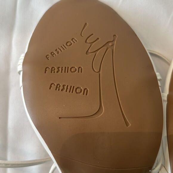 NWT White Strappy Sandals no size on sandals see size chart and measurements - Picture 6 of 10